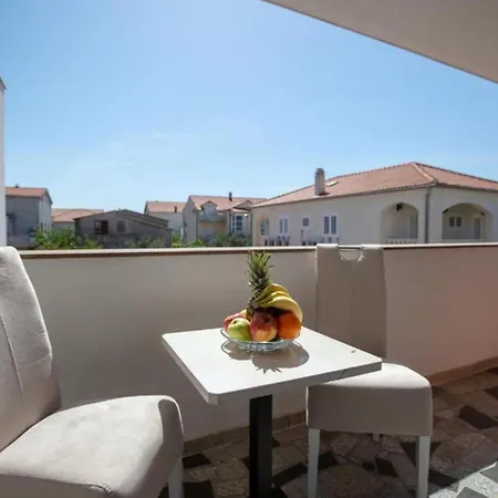 1 Bedroom Stunning In *