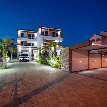 1 Bedroom Stunning In