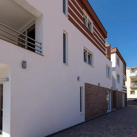 1 Bedroom Stunning In Appartamento Vodice